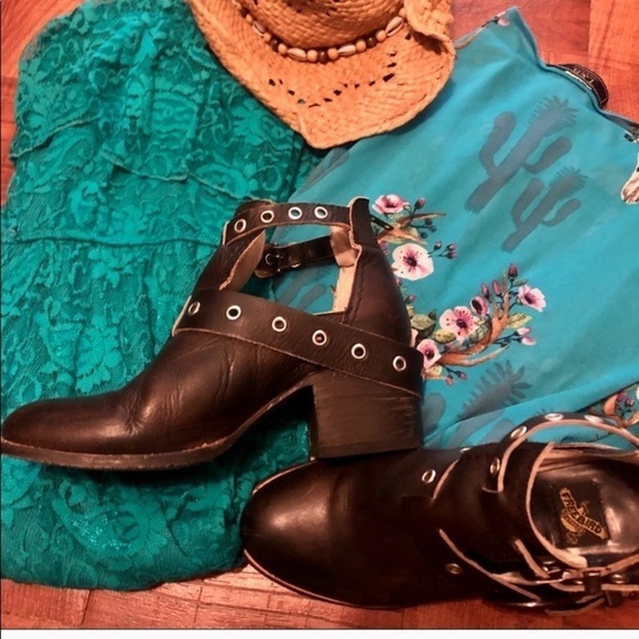 FREEBIRD 🦅 by Steven Carsen Booties w/western buckles original box not included - Picture 1 of 16